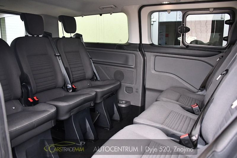 Ford Tourneo Custom 2.0EcoBlue 8.MÍST TITANIUM - fotka 17 z 43