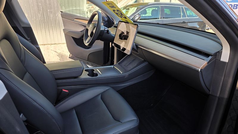 Tesla Model Y (2023) LR AWD DE Záruka SoH 93% - fotka 13 z 38