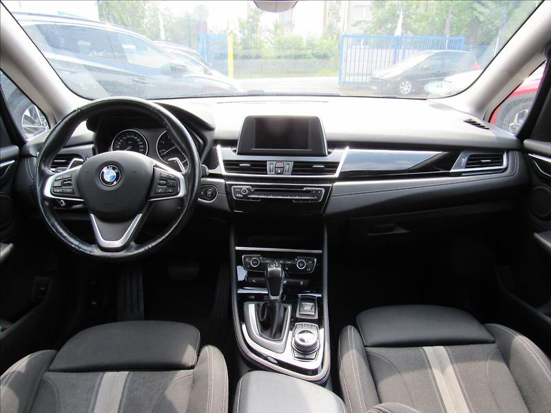 BMW Řada 2 2,0 d 218 Gran Tourer 110 KW - fotka 11 z 36