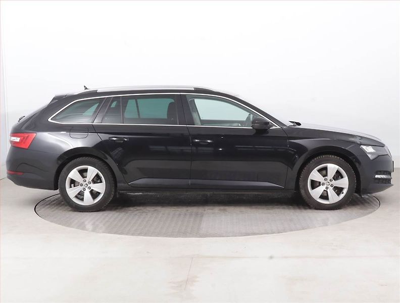 Škoda Superb (2021) 1.5 TSI, Automat, Serv.kniha - fotka 6 z 16