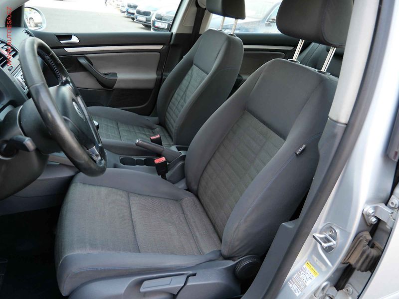 Volkswagen Golf (2007) 1.6i, AC - fotka 9 z 12
