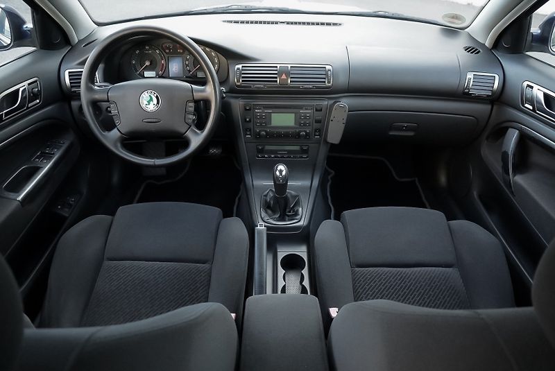 Škoda Superb 1.9 TDi COMFORT - fotka 14 z 31