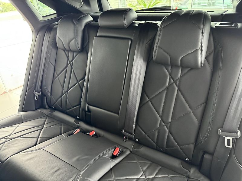 DS Automobiles DS7 Crossback 1,6 E-TENSE 300*AT8*4x4*RIVOLI - fotka 16 z 47