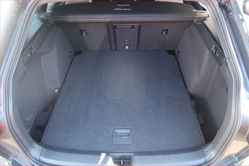 Volkswagen Golf (2023) R-Line 1.5 TSI - fotka 14 z 22