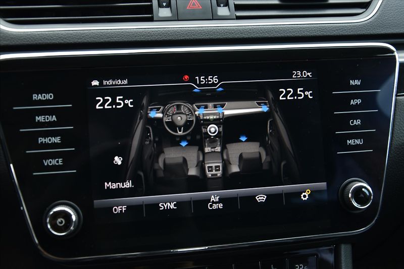 Škoda Superb 2.0 TDI 140kW 4x4 L&K DSG ČR - fotka 27 z 33
