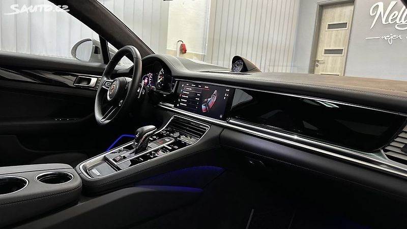 Porsche Panamera TURBO S E-HYBRID 700 koní - fotka 49 z 51