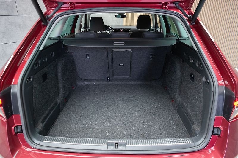Škoda Superb 2.0 TDI 147kW STYLE*DPH*ČR 1.M - fotka 40 z 44