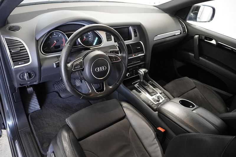 Audi Q7  4,2 TDI QUATTRO S-LINE AUT. - fotka 17 z 40