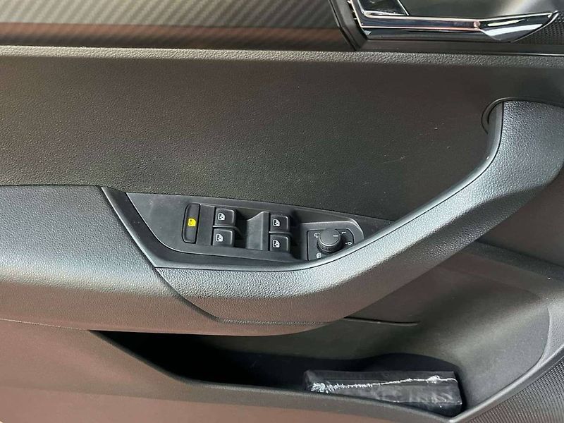 Škoda Karoq (2024) 2.0 TDI 110kW Sportline 4x4 DS - fotka 14 z 20