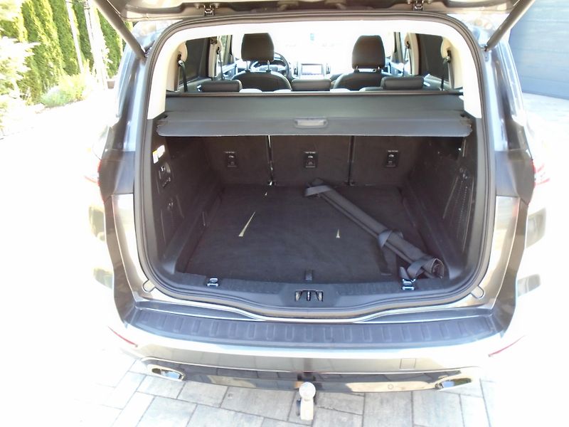 Ford S-MAX 2.0 EcoBlue 140kW 8AT Vignale - fotka 32 z 49