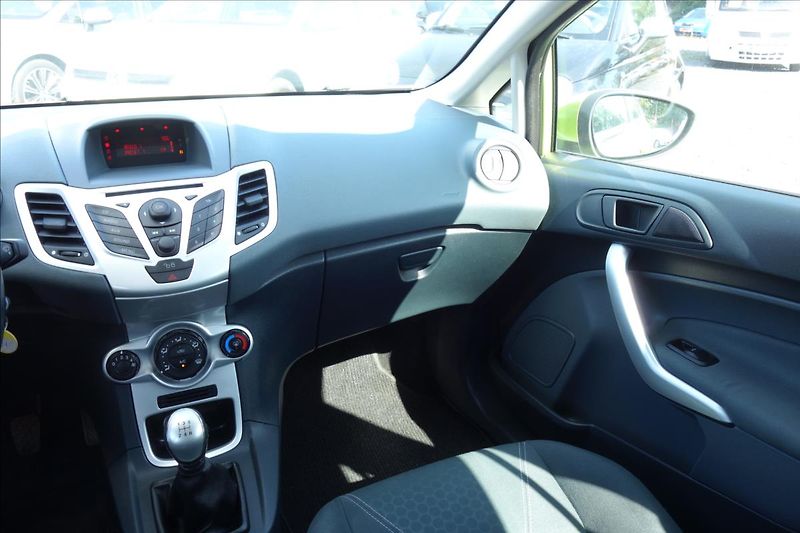 Ford Fiesta 1,2 i, ČR, KLIMATIZACE. - fotka 19 z 30