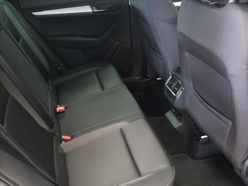 Škoda Karoq 2,0 TDI DSG Tour 1.majitel - fotka 14 z 42
