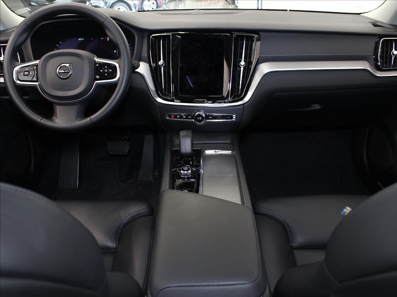 Volvo S60 2,0 B5 AWD Ultimate Dark ČR - fotka 8 z 28