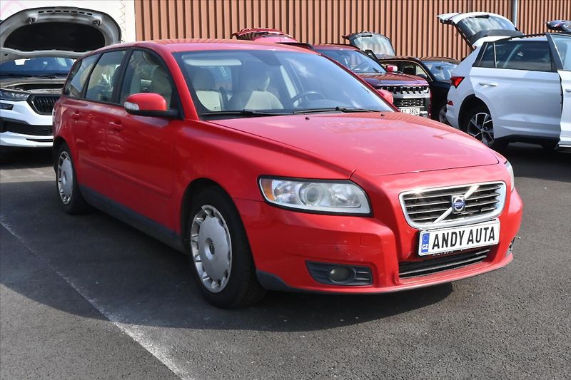 Volvo V50 2,0 100kW pojízdné platná STK - fotka 2 z 7