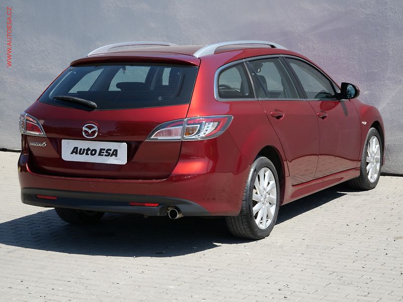 Mazda 6 (2010) 2.2 D, AC, tempo, výhřev sed - fotka 4 z 20