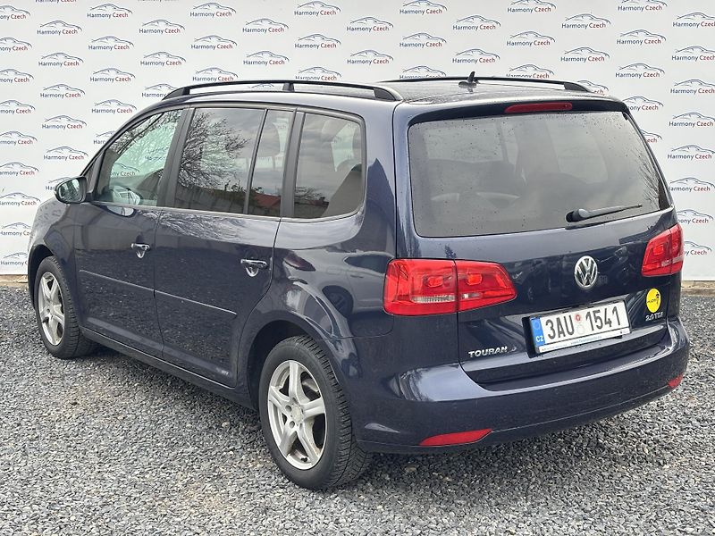 Volkswagen Touran (2013) 2.0TDI, 103kW. DSG, 7míst - fotka 6 z 16