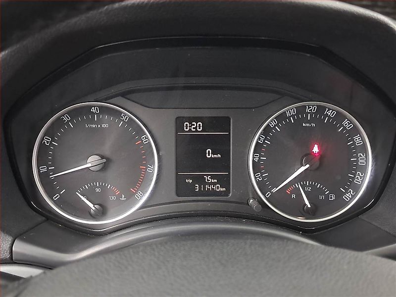 Škoda Octavia (2012) 1.4 TSI, po STK, pěkný stav - fotka 11 z 13