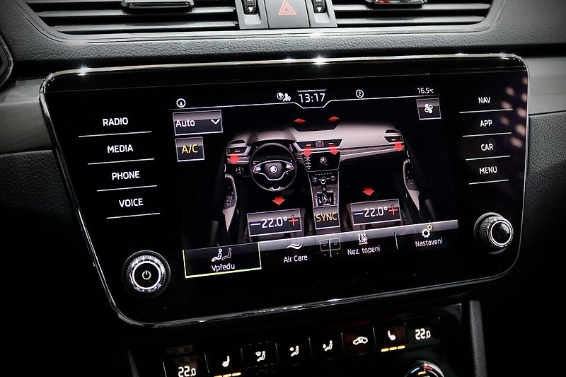 Škoda Superb 3 FL Combi 2.0 TDI 110 kW DSG - fotka 37 z 48