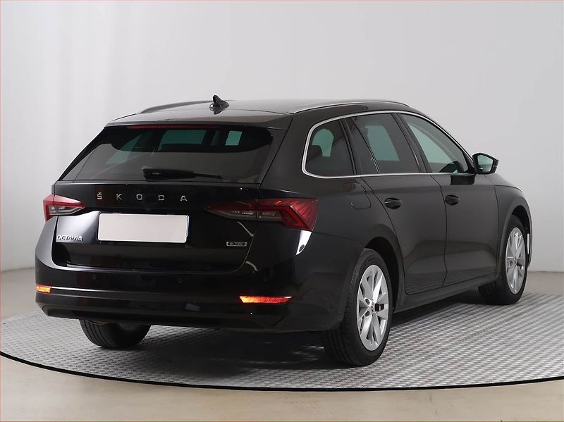 Škoda Octavia (2022) 1.5 TSI e-tec - fotka 5 z 19