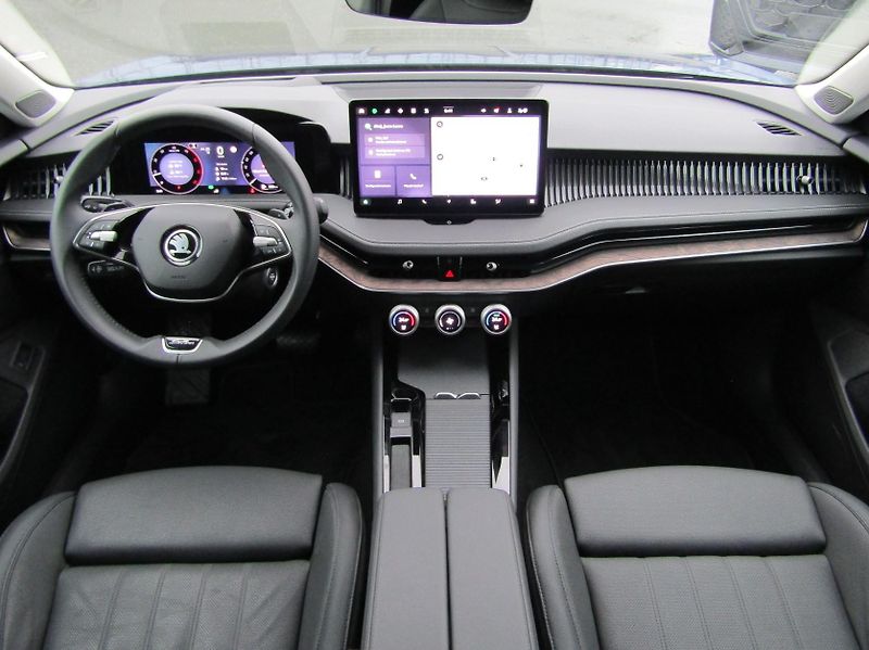 Škoda Superb IV Combi 4x4 L&K 2.0 TDI /142k - fotka 17 z 30