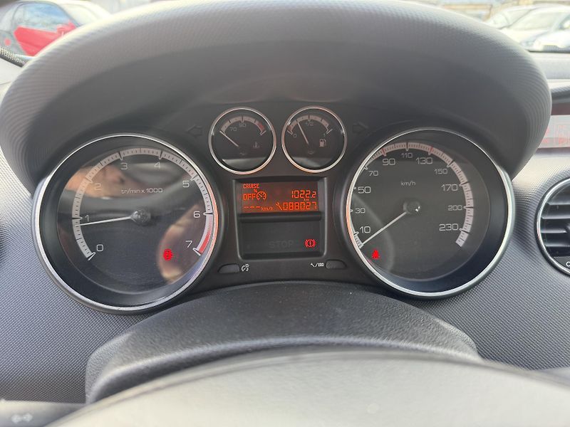 Peugeot 308 (2008) 1.6-16V,rezervace  - fotka 16 z 36