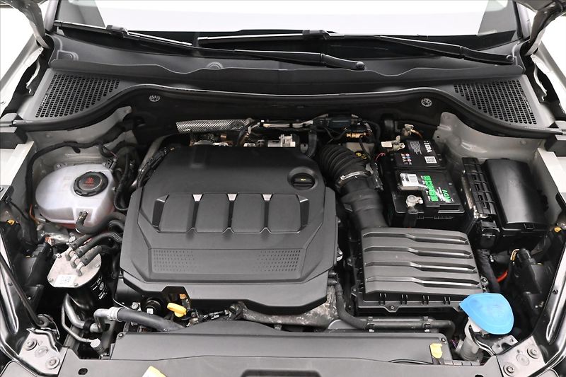 Škoda Karoq 2,0 TDI 85 KW DSG NAVIGACE Zár - fotka 9 z 30