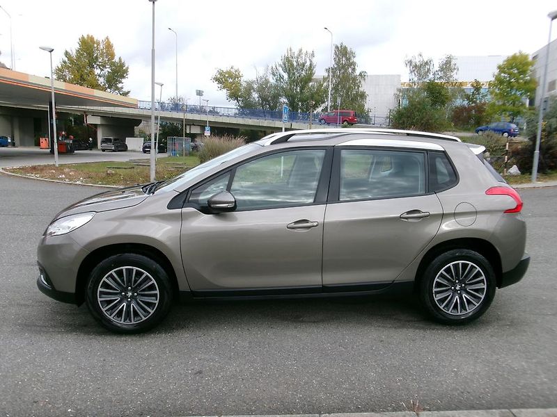 Peugeot 2008 (2015) 1.2i 81kW KOUPENO ČR,1.MAJITEL - fotka 2 z 15