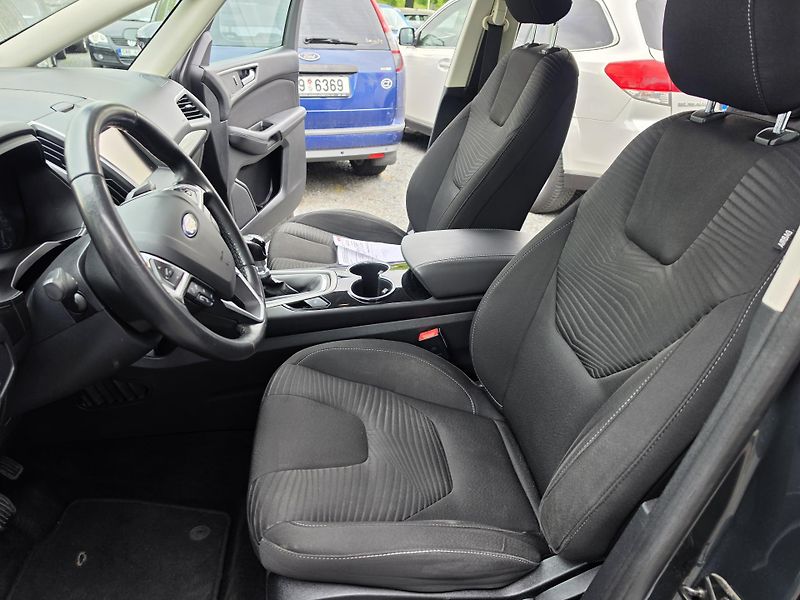 Ford S-MAX 1.5 i Navi Parkovací senzory  - fotka 15 z 37