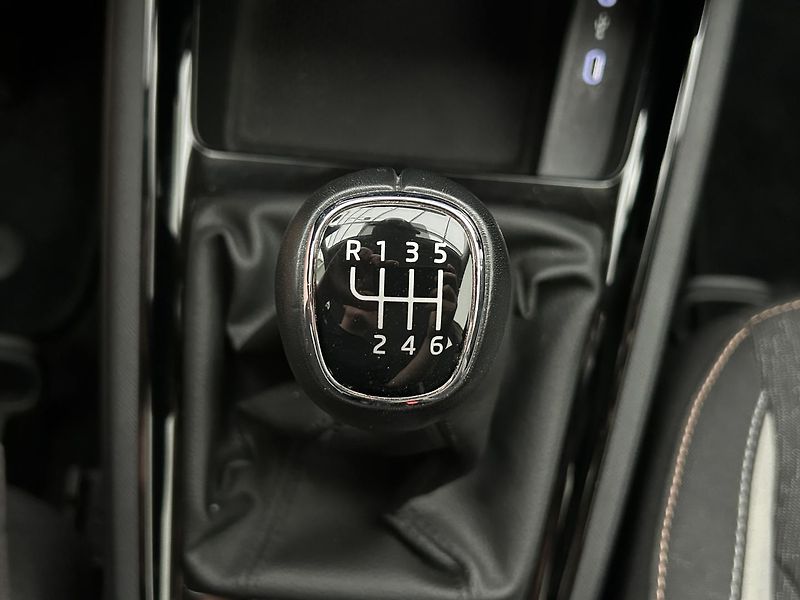 Škoda Kamiq 1.0 TSI Style - fotka 20 z 28