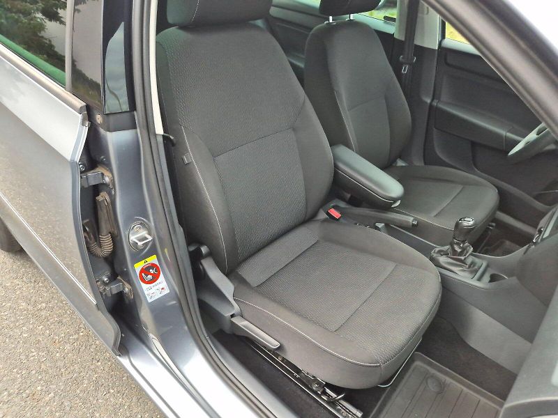 Škoda Rapid (2013) Ambition 1.6 TDI 77 kW 5°manuá - fotka 21 z 27