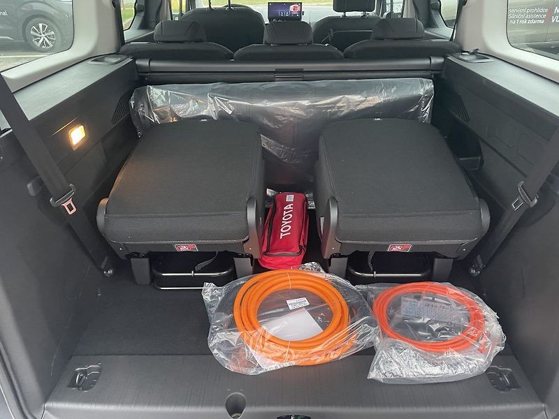 Toyota ProAce City EV 136k Family 7S ODBĚR 4/2026 - fotka 8 z 29