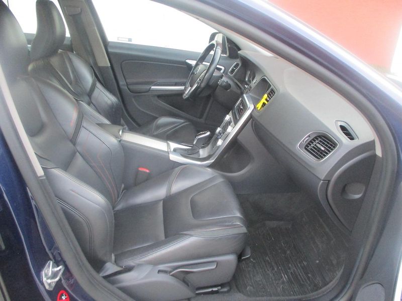 Volvo V60 D5 AWD Polestar - fotka 18 z 39