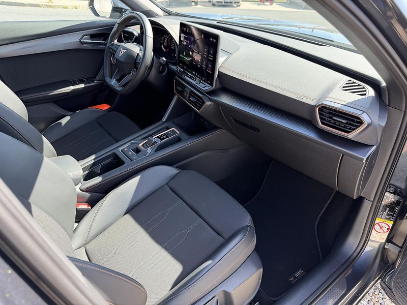 Cupra Formentor 1,5 eTSi/110kW - DSG - fotka 68 z 92