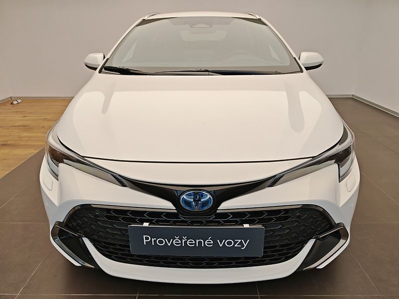 Toyota Corolla 1.8 Hybrid e-CVT Touring Sport - fotka 2 z 40