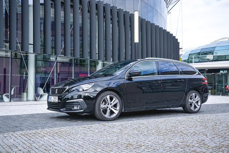 Peugeot 308 (2020) SW GT Line 1.5 BlueHDi 130 1 M - fotka 1 z 28