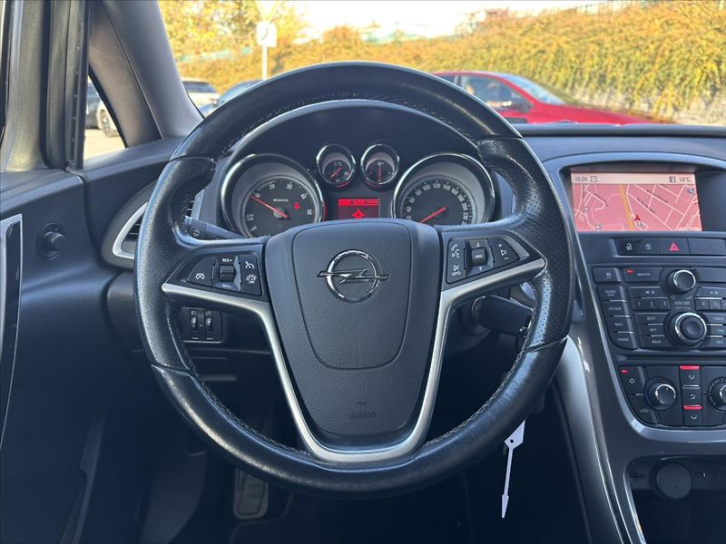 Opel Astra 1,7 CDTi 81kW Cosmo NAVI TAŽNÉ - fotka 16 z 34