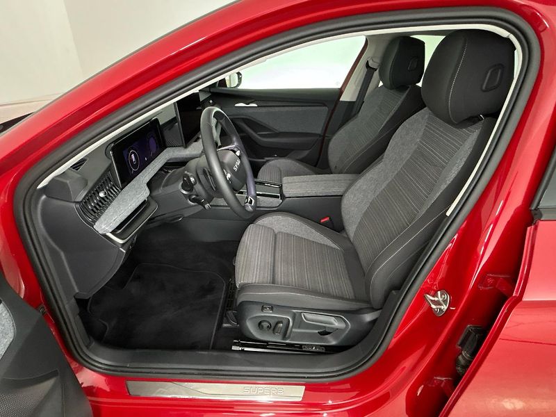 Škoda Superb Selection DSG - fotka 7 z 31