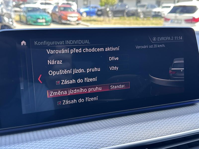 BMW Řada 5 530d xDrive Touring M-Sport - fotka 19 z 28