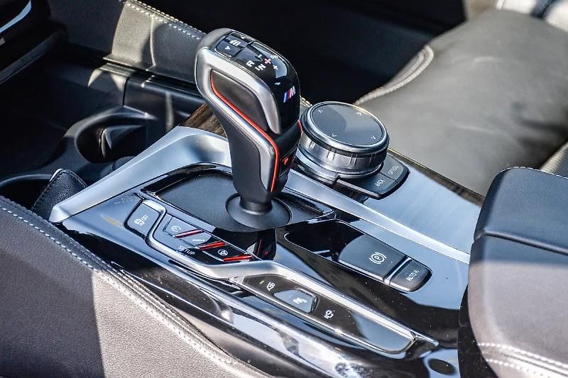 BMW M5 (2018) Sportovní sedan V8 - fotka 14 z 14