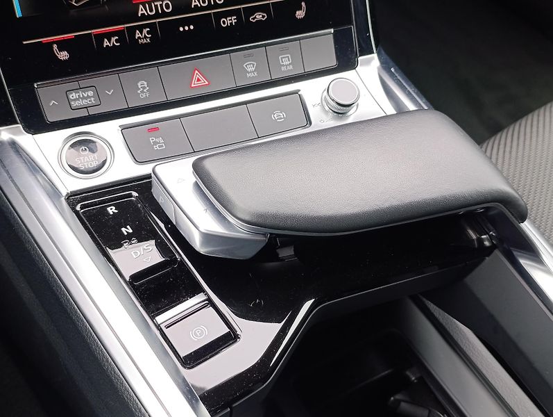 Audi e-tron 55 300kW QUATTRO S-LINE  - fotka 29 z 35