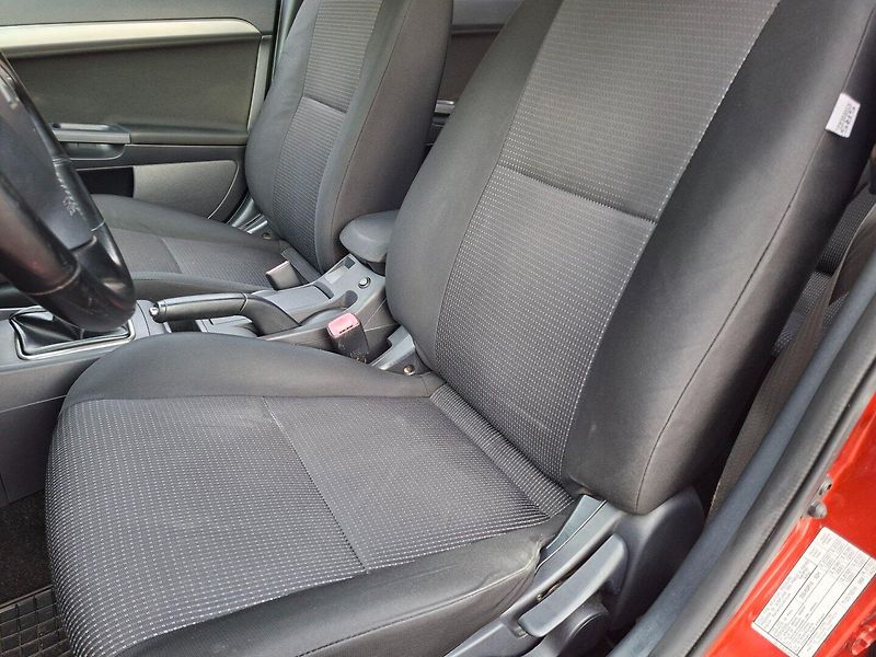 Mitsubishi Lancer (2009) 1.8i 105kW - fotka 16 z 24