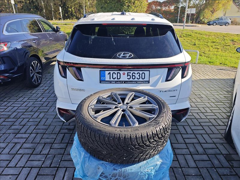 Hyundai Tucson 1,6 T-GDI MHEV 7DCT automat  4 - fotka 20 z 23