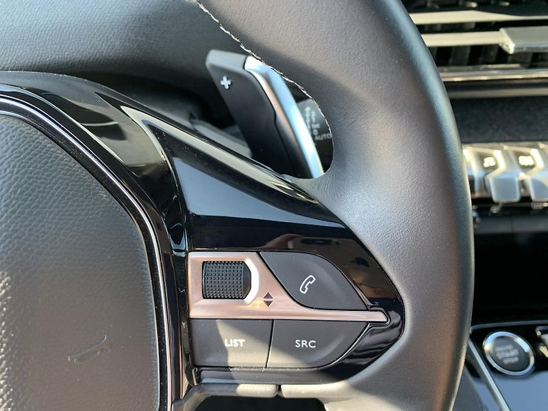 Peugeot 3008 ALLURE PACK 1.6 PHEV 165kW AT8 - fotka 19 z 33