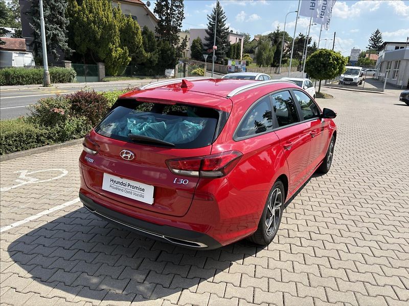 Hyundai i30 1,5 1.5i  Trikolor - fotka 5 z 18