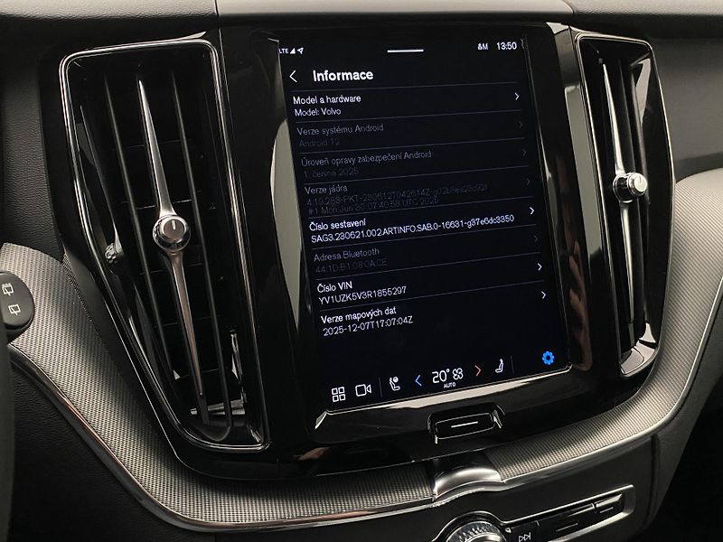 Volvo XC60 B4 AWD DARK PLUS REZERVACE - fotka 49 z 53