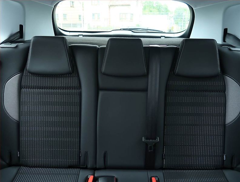 Peugeot 2008 (2016) 1.6 BlueHDi, Serv.kniha - fotka 10 z 20