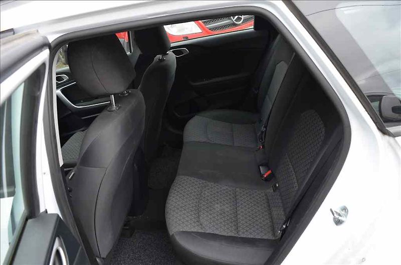 Kia Ceed (2022) SW 1,5 T-GDI - fotka 13 z 17