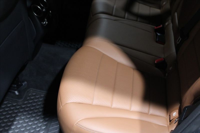 Mercedes-Benz GLC 2,0 220d 4MATIC - fotka 13 z 32