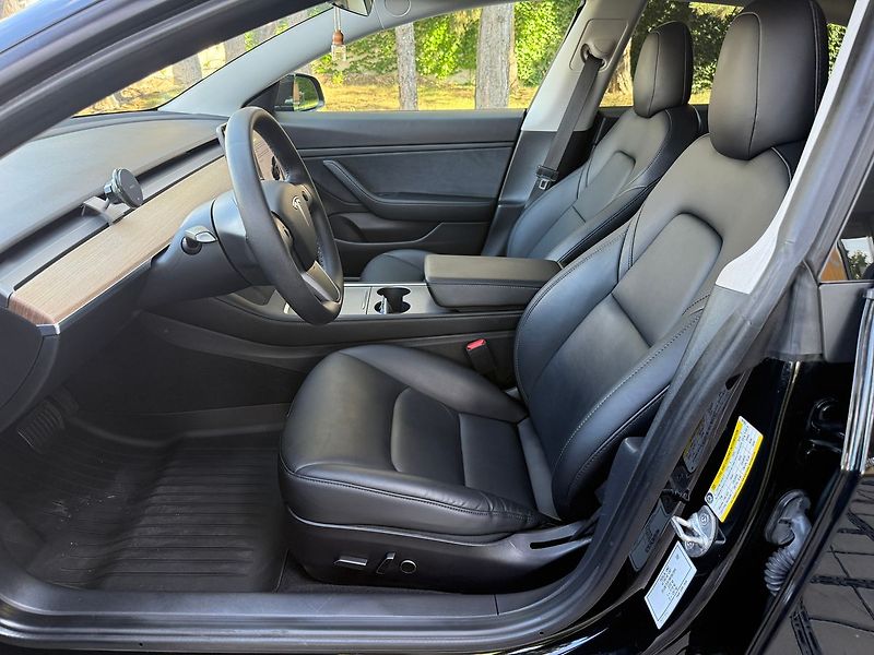Tesla Model 3 Long Range AWD - fotka 11 z 38