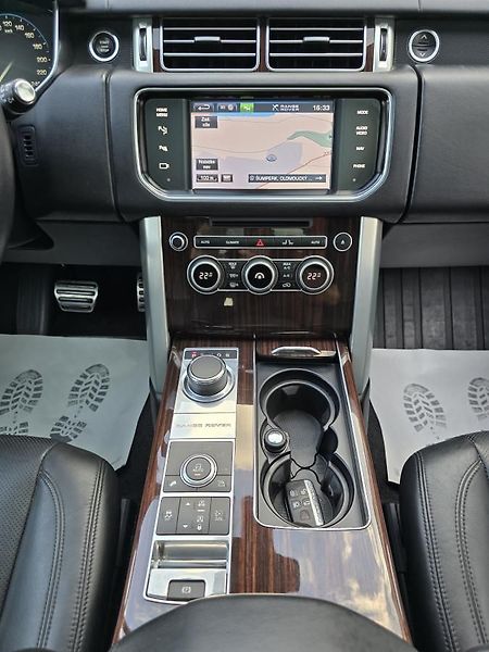 Land Rover Range Rover VOGUE 4,4 V8 250kW 4x4 TAŽNÉ - fotka 16 z 61